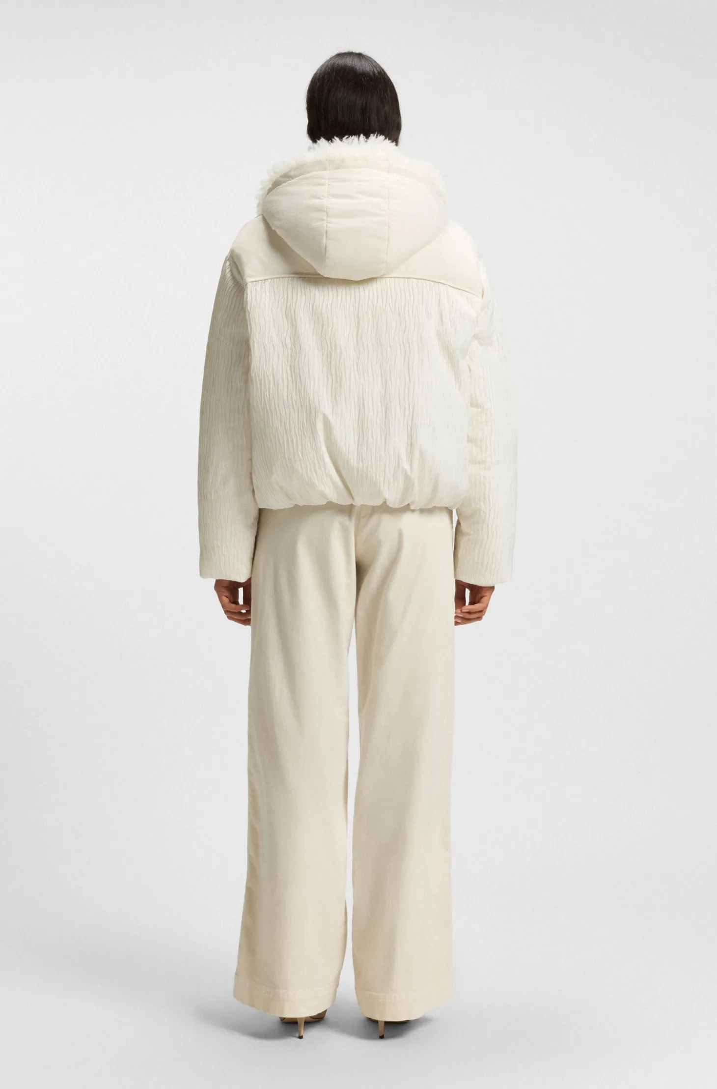 Wasserabweisende Jacke mit abnehmbarem Lätzchen aus Kunstfell