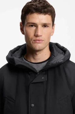 Wasserabweisende Jacke mit kontrastierendem Einsatz