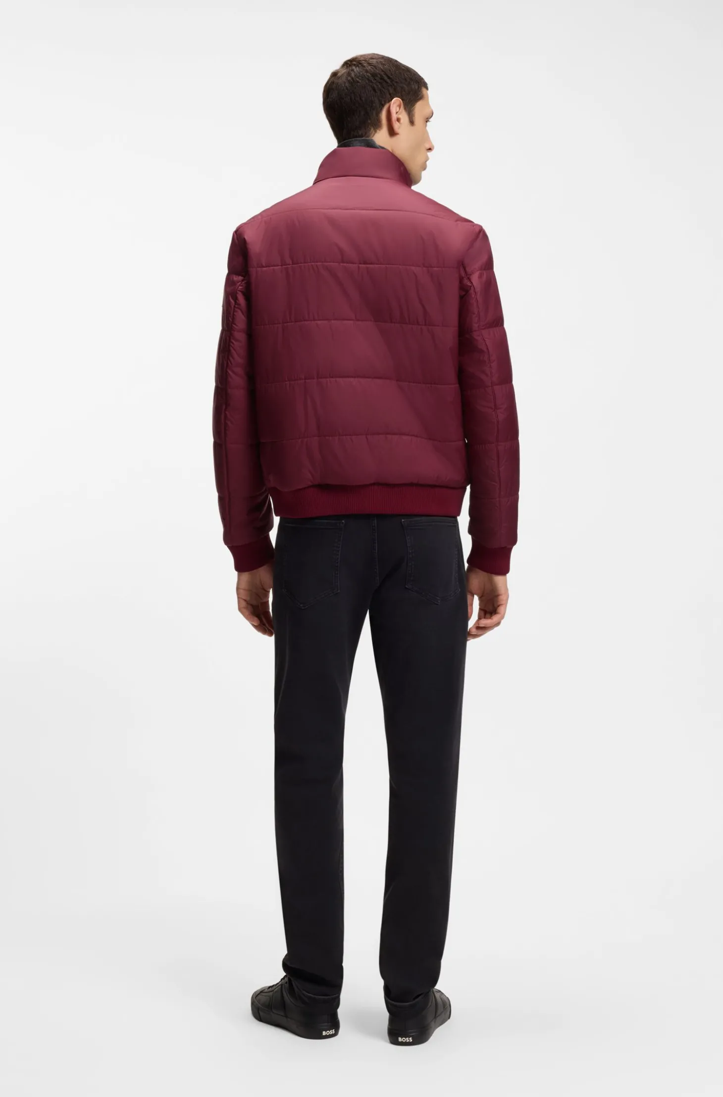 Wasserabweisende Jacke mit Logo-Aufnäher