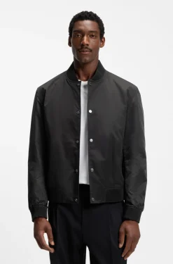 Wasserabweisende Jacke mit Monogramm-Muster an den Ärmeln