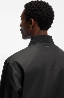 Wasserabweisende Jacke mit Monogramm-Muster an den Ärmeln
