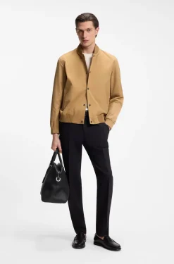 Wasserabweisende Jacke mit Monogramm-Muster an den Ärmeln