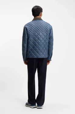 Wasserabweisende Jacke mit verschiedenen Absteppungen