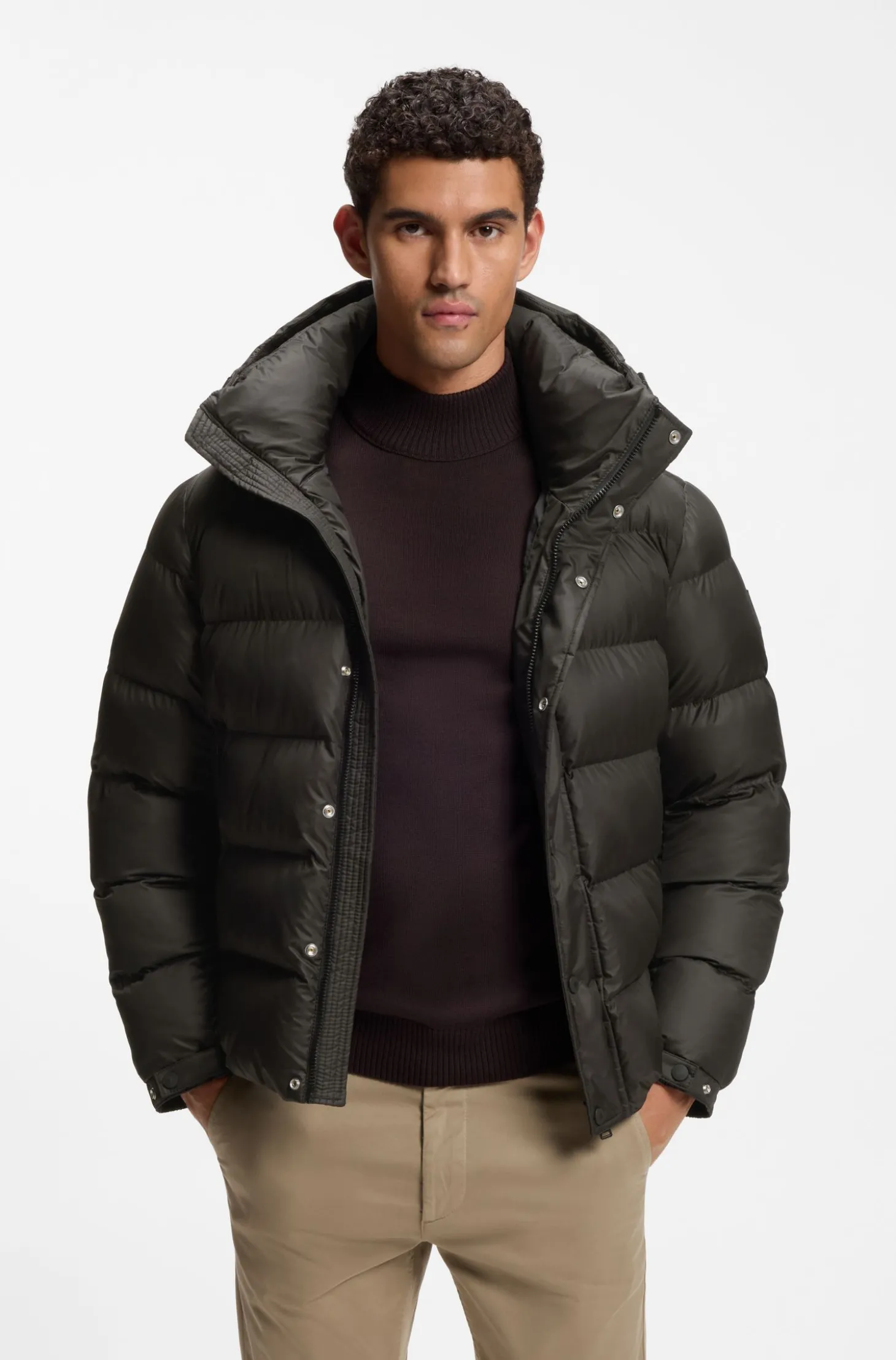 Wasserabweisende Steppjacke mit Kapuze und gepolstertem Kragen