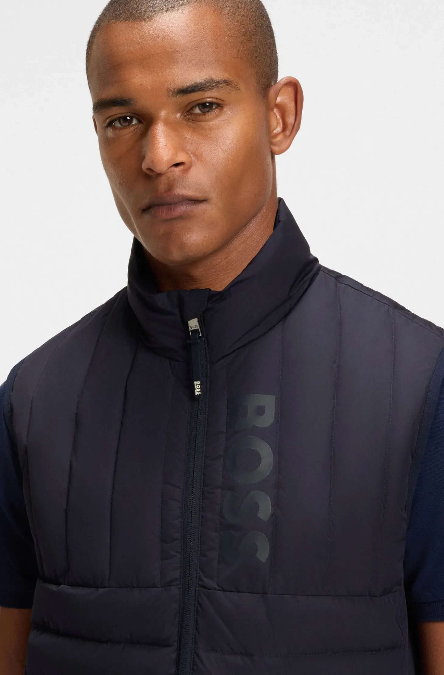 Wasserdichte Reitsport-Weste mit vertikalem Logo-Print
