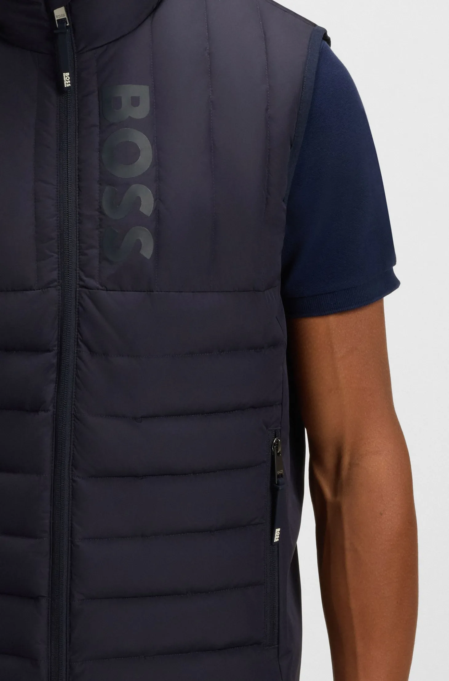 Wasserdichte Reitsport-Weste mit vertikalem Logo-Print