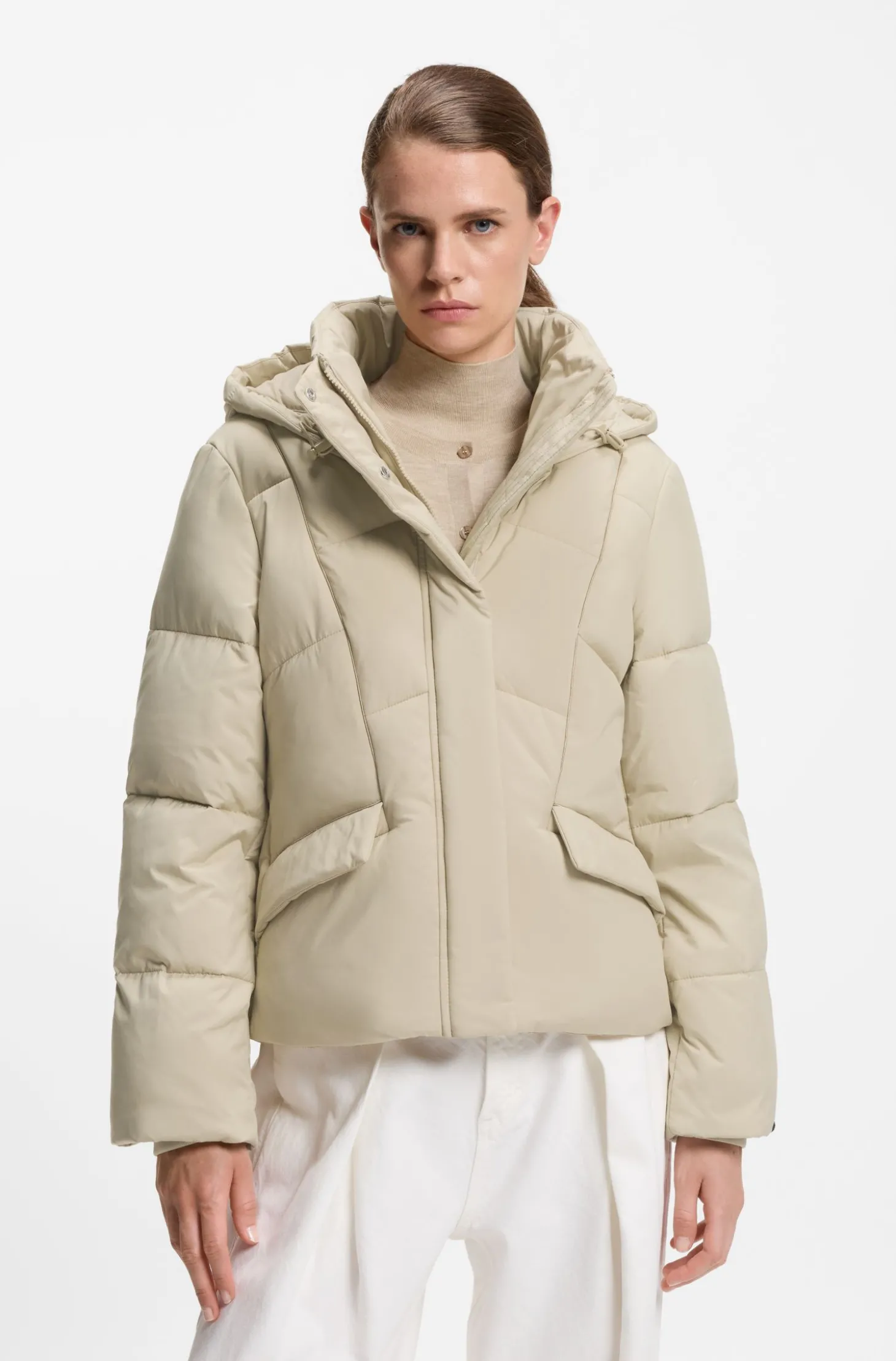 Wattierte Jacke mit Kapuze und Paspeln