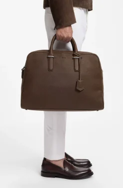 Weekender aus genarbtem Leder mit Logo-Prägung