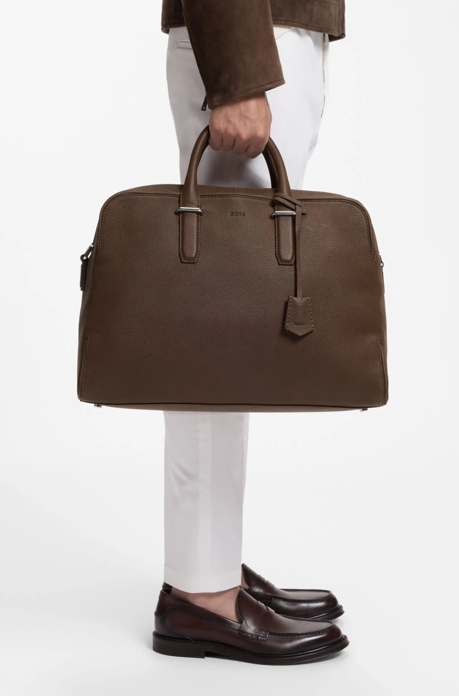 Weekender aus genarbtem Leder mit Logo-Prägung