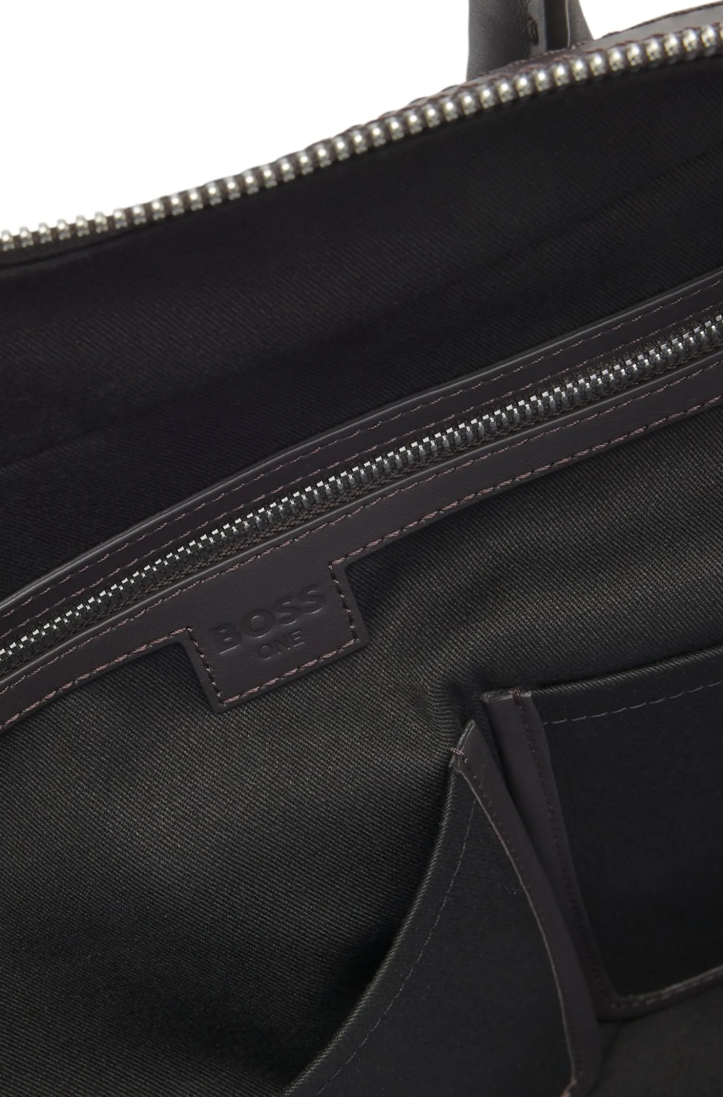 Weekender aus gewebtem Leder mit silberfarbenem Logo