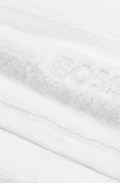 Weißes Duschtuch aus Baumwolle mit gesticktem Logo