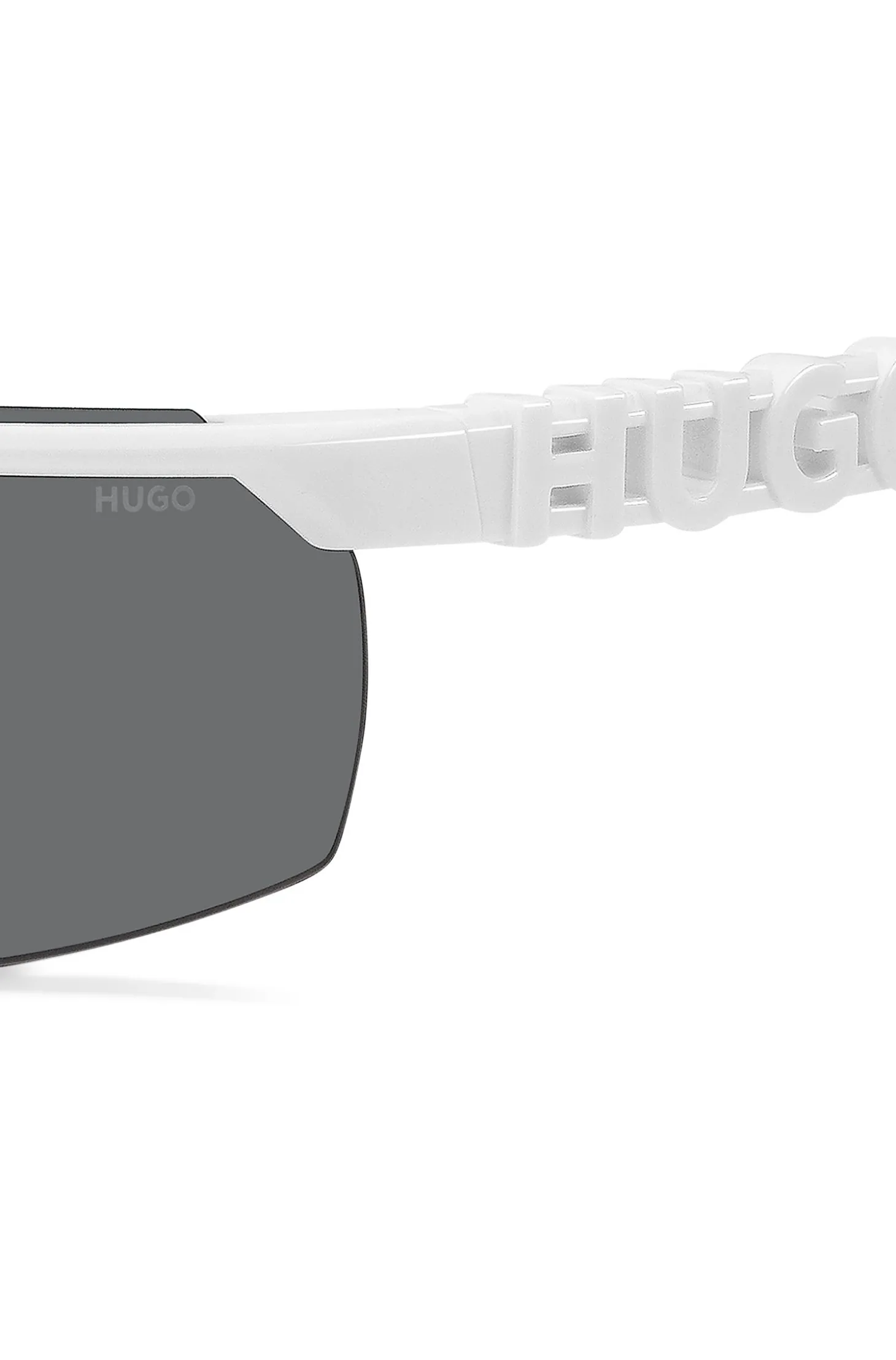 Weiße Sonnenbrille im Masken-Stil mit 3D-Logo auf den Bügeln
