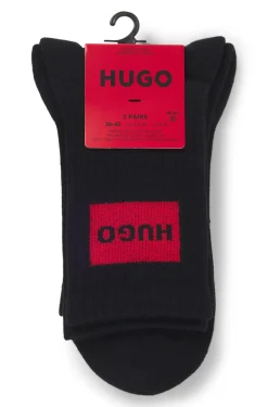 Zweierpack kurze Socken mit roten Logos